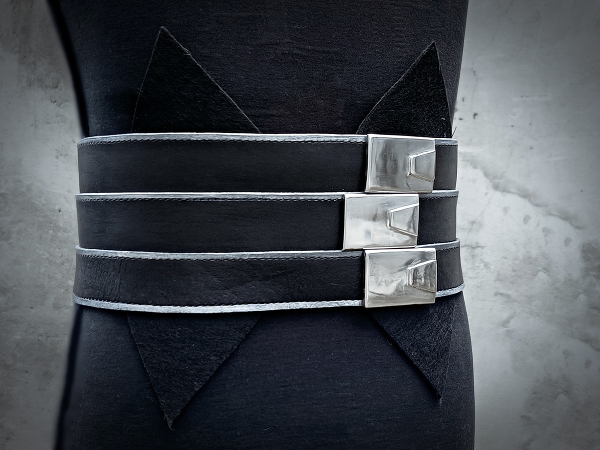 Корсетный пояс из натуральной кожи.