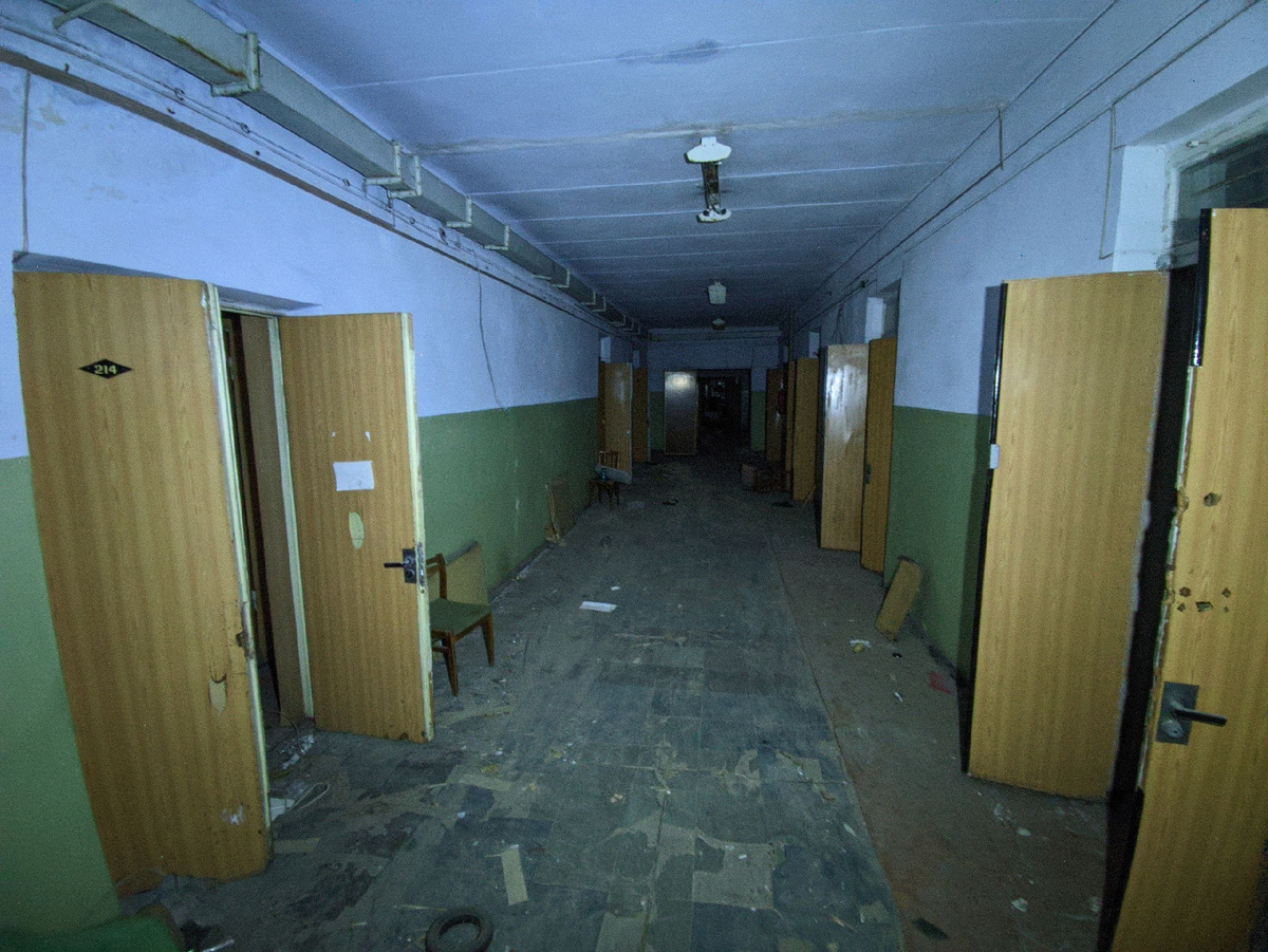 Длинный коридор 2ого этажа