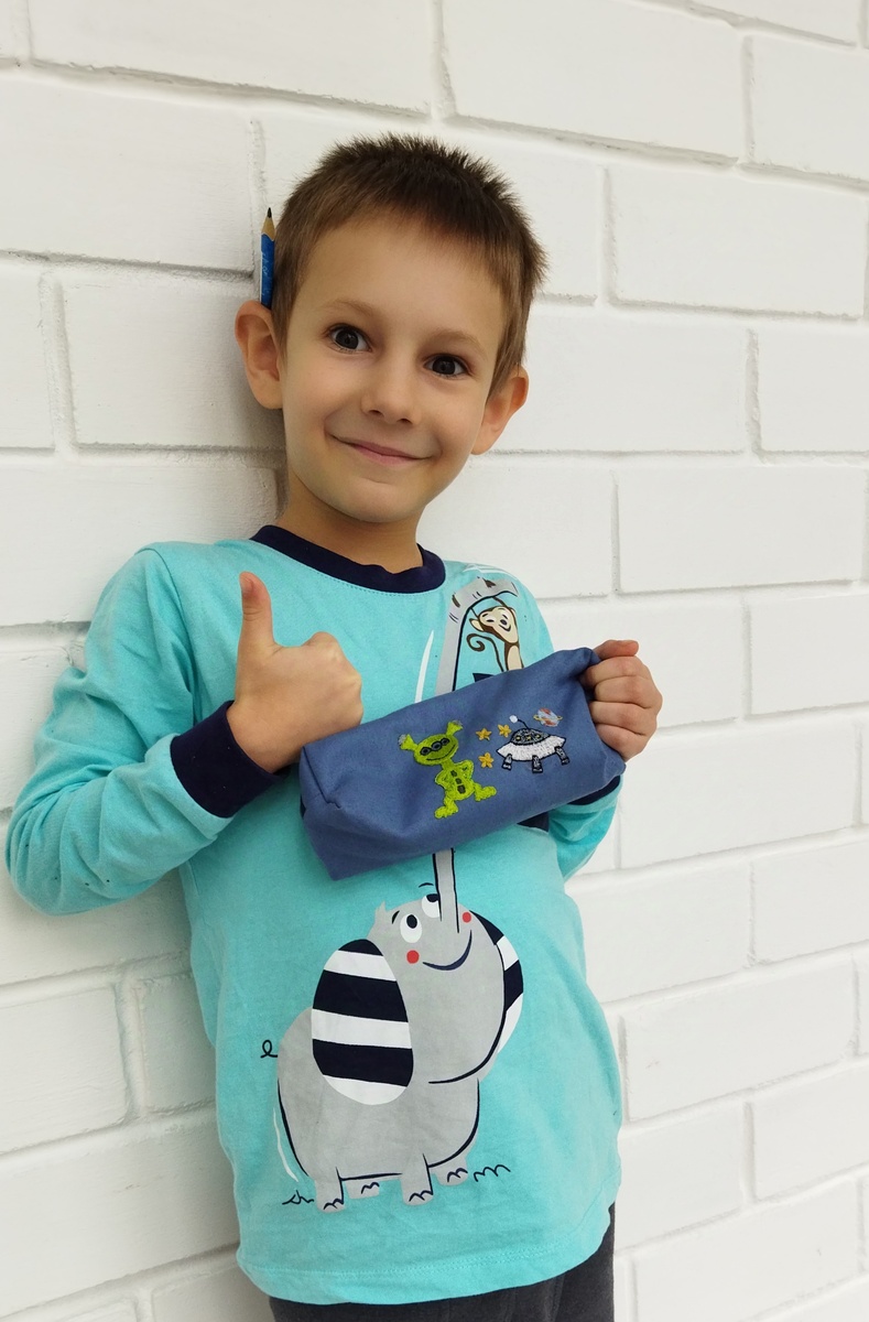 Заценил подарок. Хвастался учителю, что мама такое вытворила.