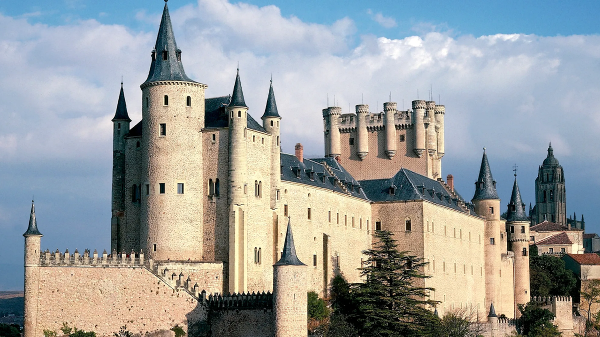 Дворец Алькасар в Сеговии (фото: www.revistaad.es) 