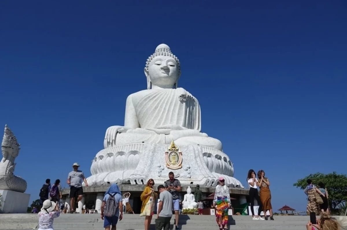    В Таиланде 12-метровая статуя Будды упала на монаха и убила его