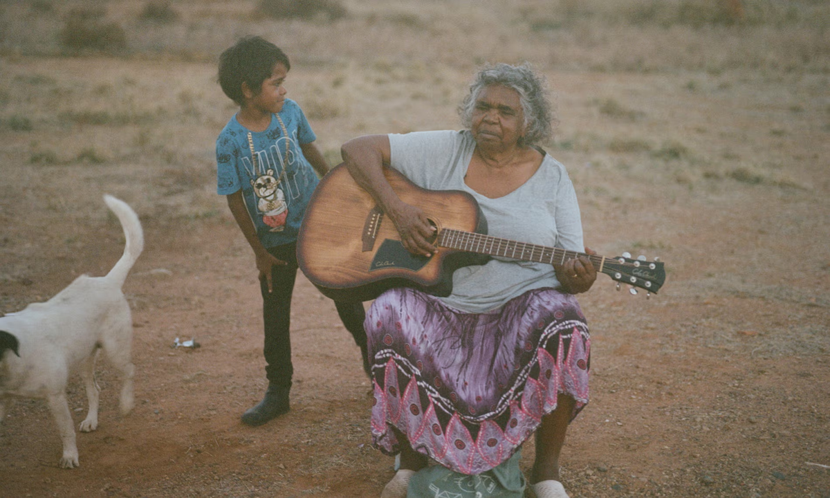 Канкава Нагарра получила Австралийскую музыкальную премию за свой дебютный альбом Wirlmarni. 80-летняя старейшина племени вальматьярри сочетает в своей музыке блюз, кантри и госпел. Фото: AMP
