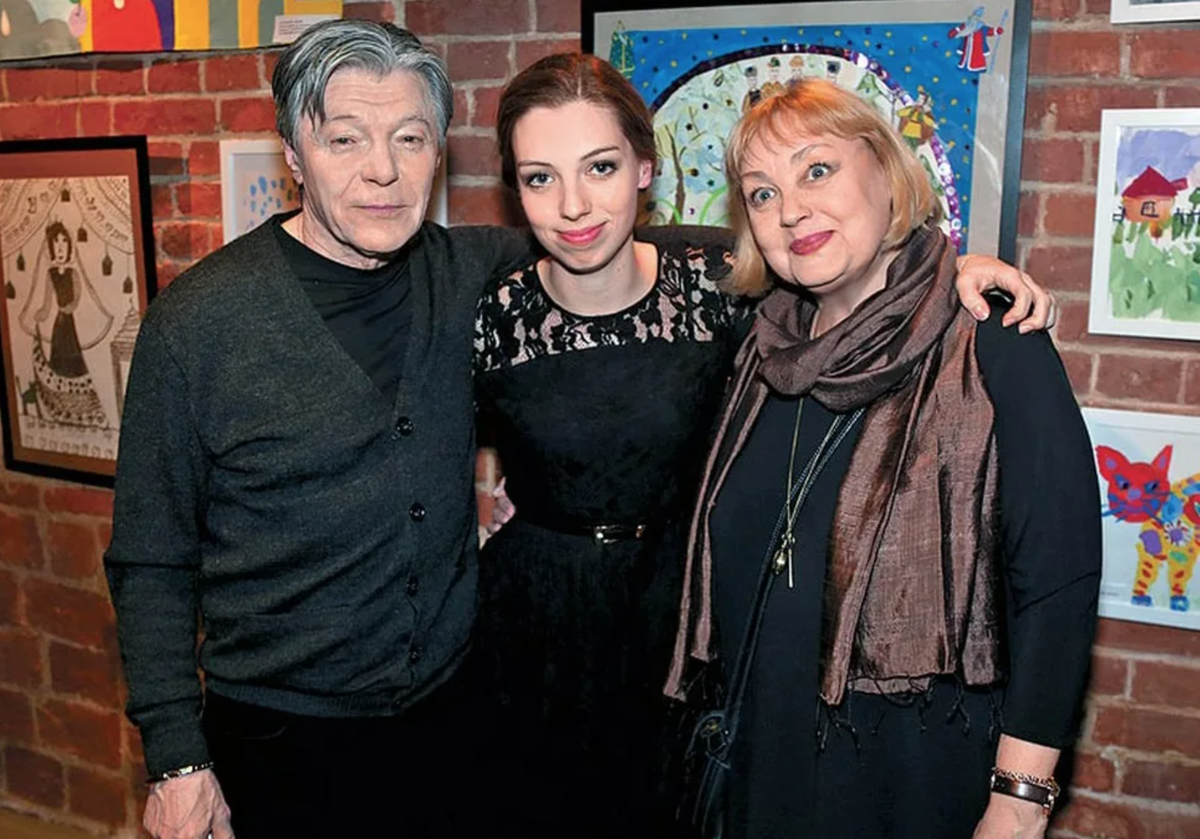 Татьяна Збруева с родителями