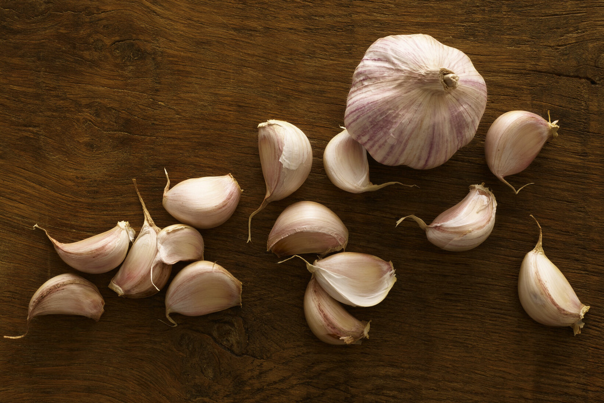     Я попробовала 4 способа очистки чеснока, и вот какой победил