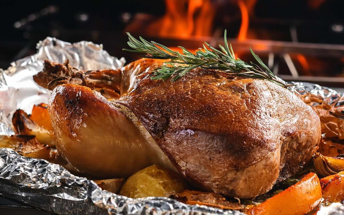 Мясо в фольге запечется равномерно и сочно: секреты процесса для идеального результата / Фото: Pogovorim.by