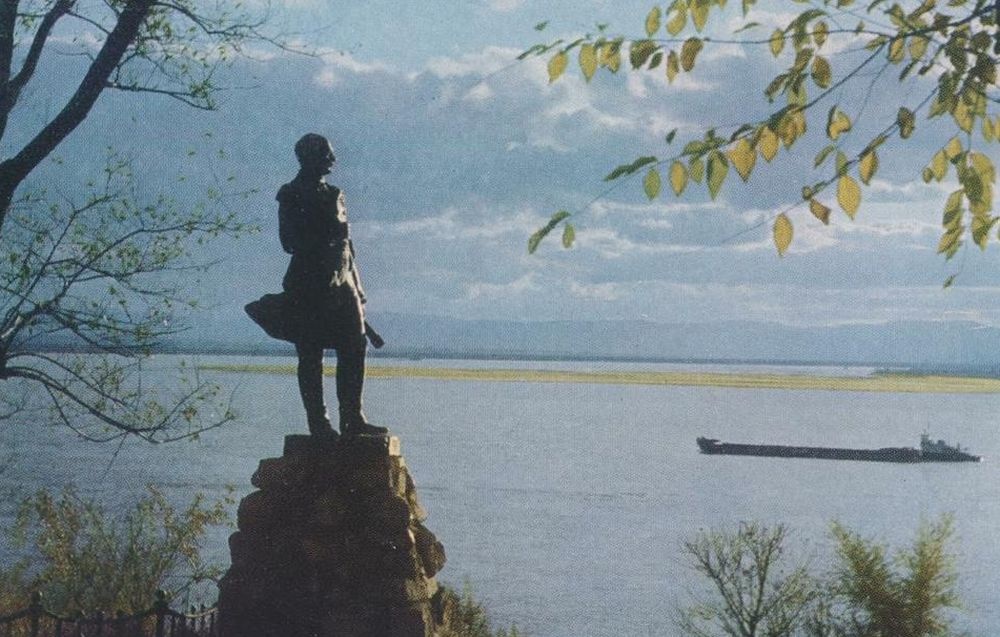    Памятник Г.И. Невельскому в Хабаровске.