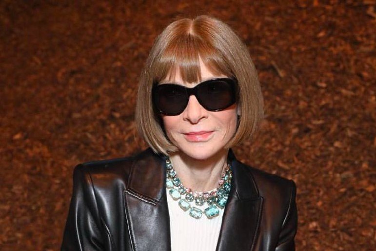     Анна Винтур рассказала, почему всегда носит темные очки, даже в помещении