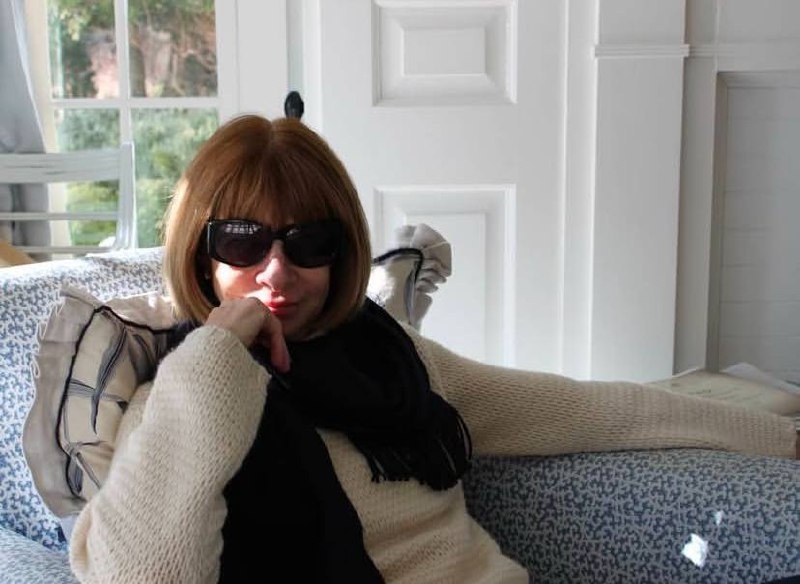    Анна Винтур сделала знакомый всем аксессуар одной из главных фишек своего стиляСоцсети