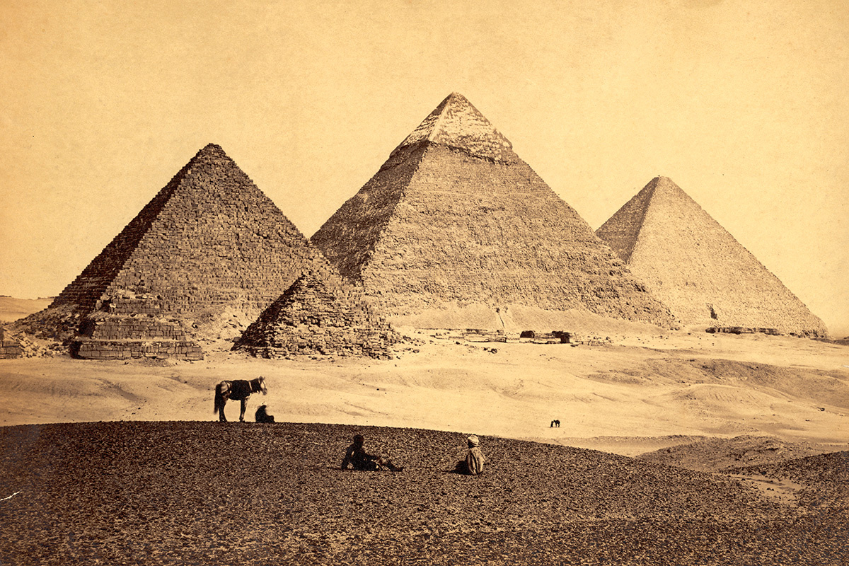 Francis Frith / Hulton Archive / Getty Images📷Пирамиды в Гизе, 1858 год