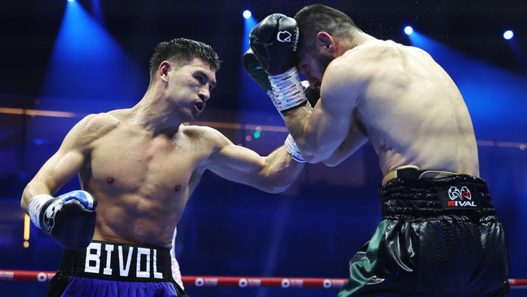   Дмитрий Бивол и Артур Бетербиев проведут бой-реванш в 2025 году. Getty Images