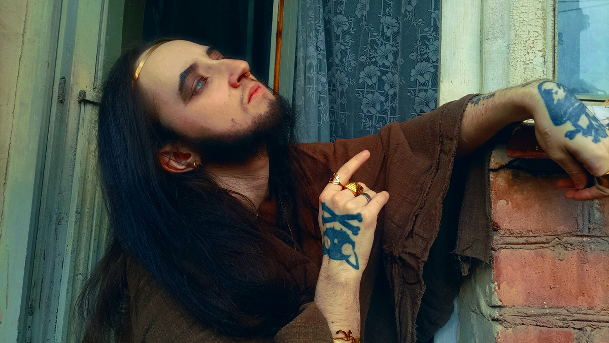 Я ныне. Человечье тело, которое я перестроил под себя как мог.