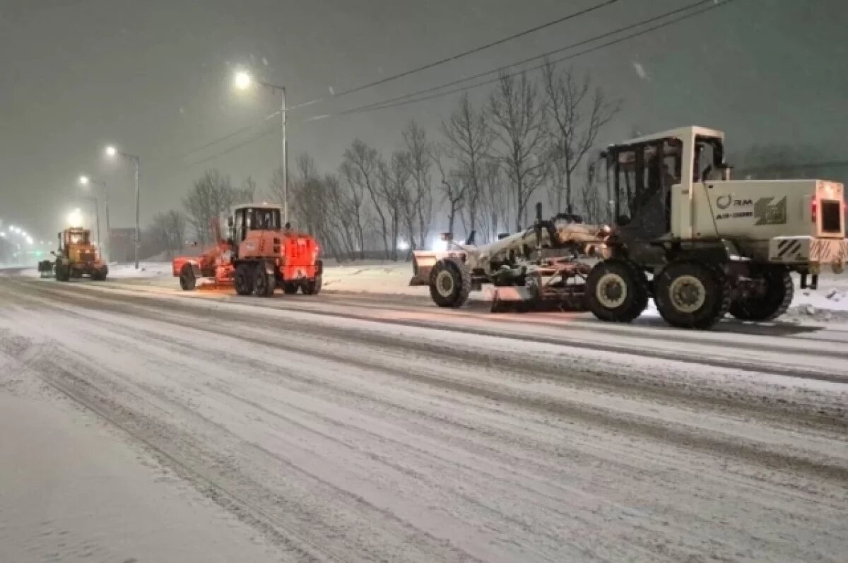    В столице Камчатки дорожники вышли на борьбу с последствиями снегопада