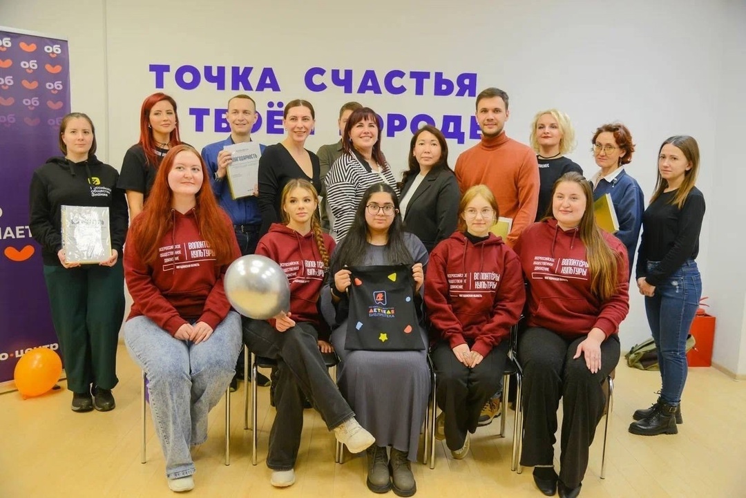 Фото: Волонтёры в день открытия “Добро.Центра” / Молодёжный центр Колымы