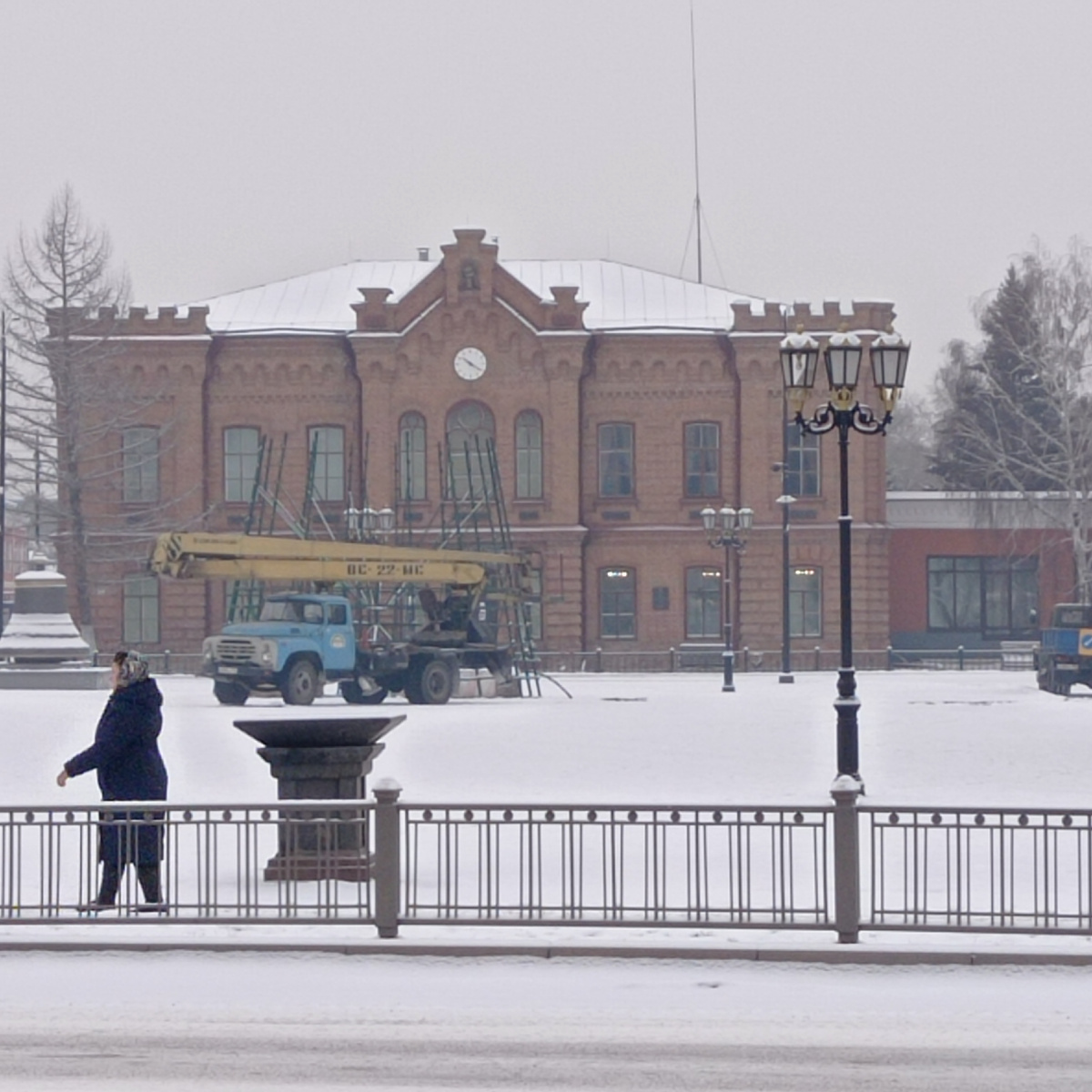 Правда ещё только каркас собирают. 🙂