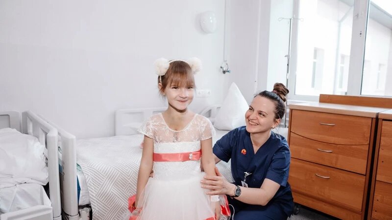     Врачи спасли девочку-сироту из Алтайского края с редким пороком сердца НМИЦ Мешалкина