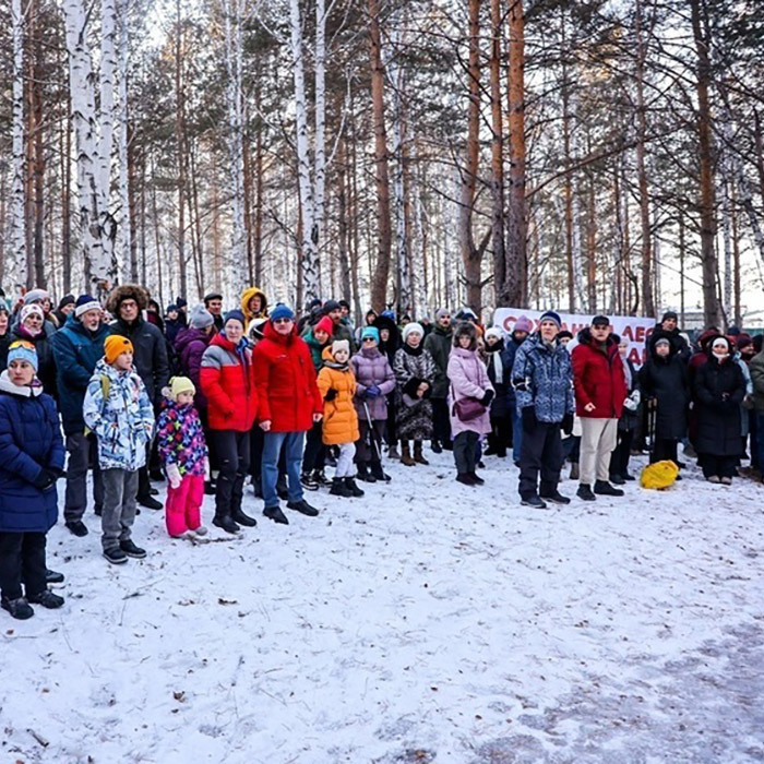 В минувшее воскресенье, 1 декабря, в роще Академгородка между «Шведской деревней» и Лимнологическим институтом прошел митинг иркутян против планов по застройке этого участка. Об этом сообщил тг-канал «Красный Иркутск».