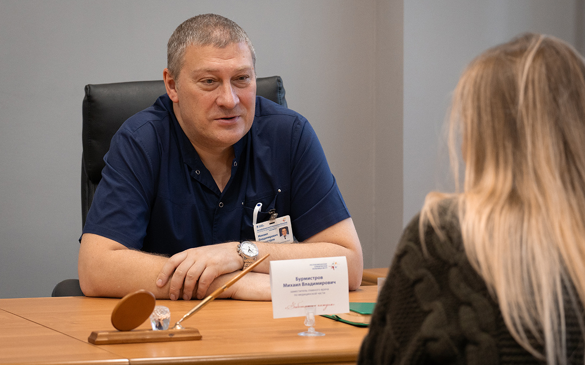 Михаил Бурмистров: «Еще в советские годы донецкая онкологическая школа гремела на весь Союз – там выросли очень талантливые врачи, построившие мощную онкологическую школу в регионе». Фото: © Владимир Васильев / «Татар-информ»