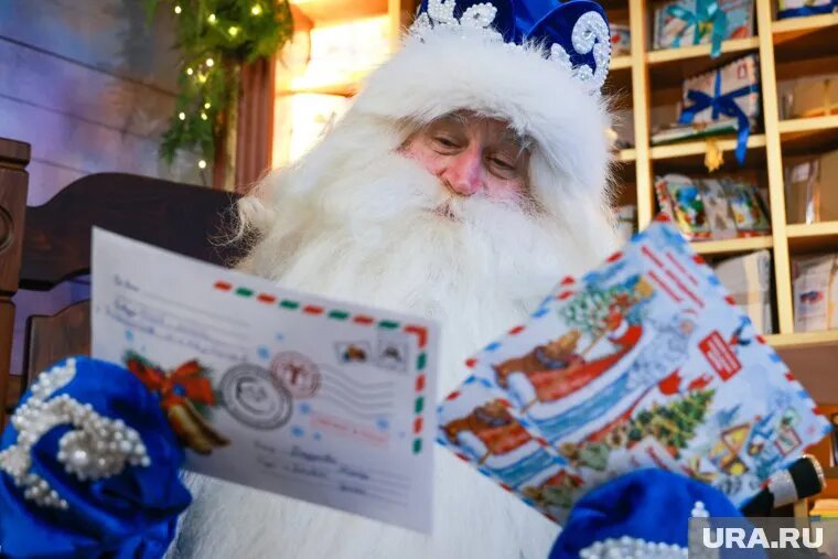 Отправлять письма Деду Морозу лучше заранее, не позднее середины декабря. Фото: Владимир Гердо/ТАСС