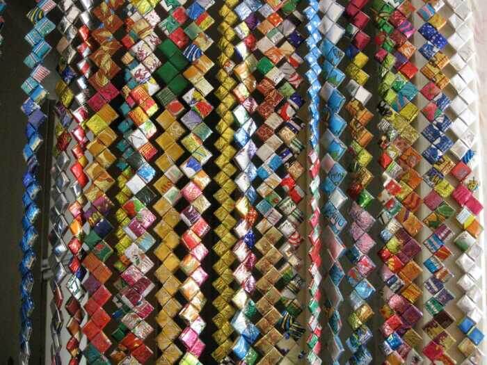 Так выглядела штора или гирлянда из старых открыток, изображение с просторов интернета для примера