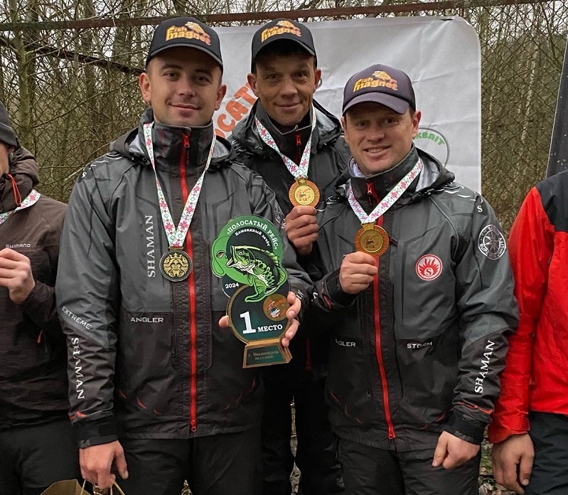 Юрий Артиш, Дмитрий Ропейко и Алексей Кардаш после победы на турнире в Белоозёрске Сергей Белевич  📷
