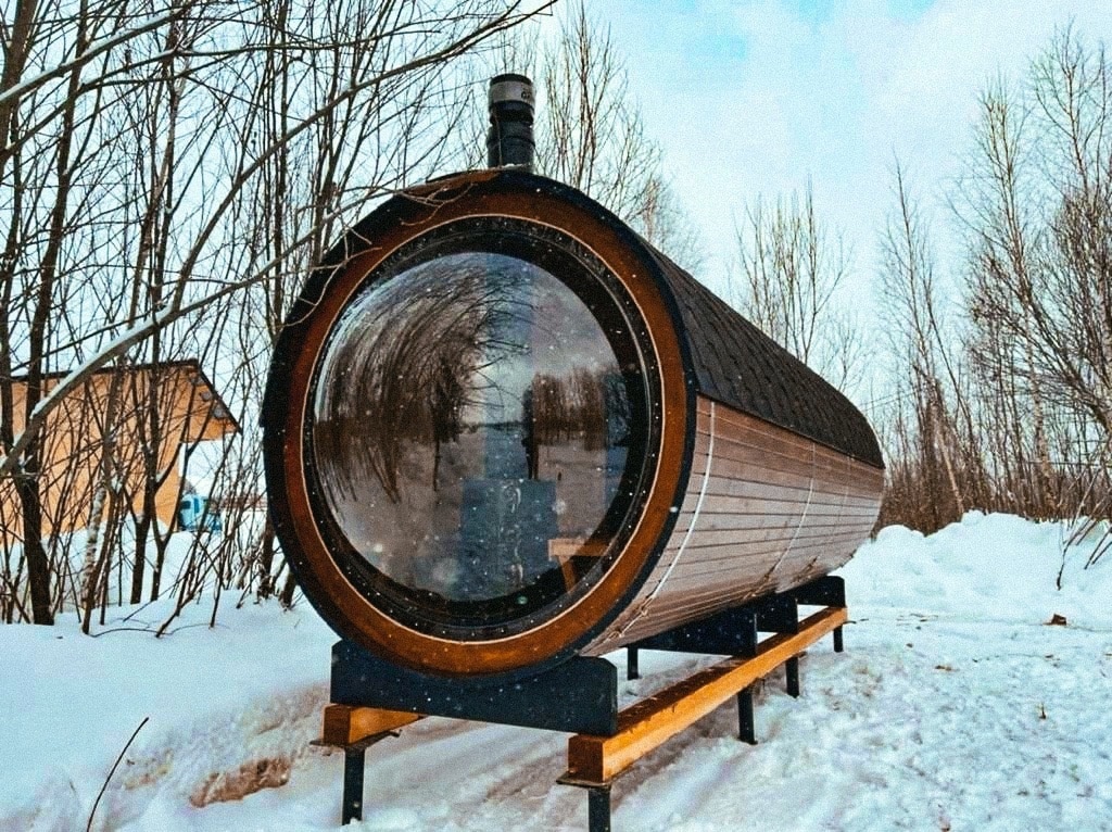 Баня-бочка с панорманым остеклением.