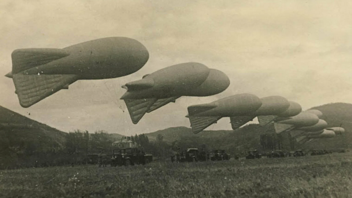 Во время ВОВ аэростаты использовались как средство противовоздушной обороны (ПВО).