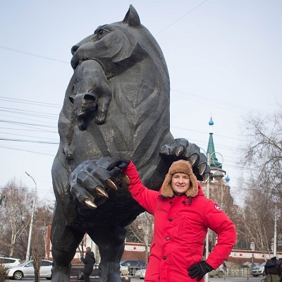 8 декабря в 11.00 на канале СТС состоится премьера нового выпуска популярного тревел-шоу «100 мест, где поесть», съемки которого проходили в Иркутске. Ведущий телепроекта, шеф-повар Александр Белькович, вновь посетил Байкал, чтобы открыть Сибирь с новой стороны и познакомить зрителей с уникальной кухней региона.