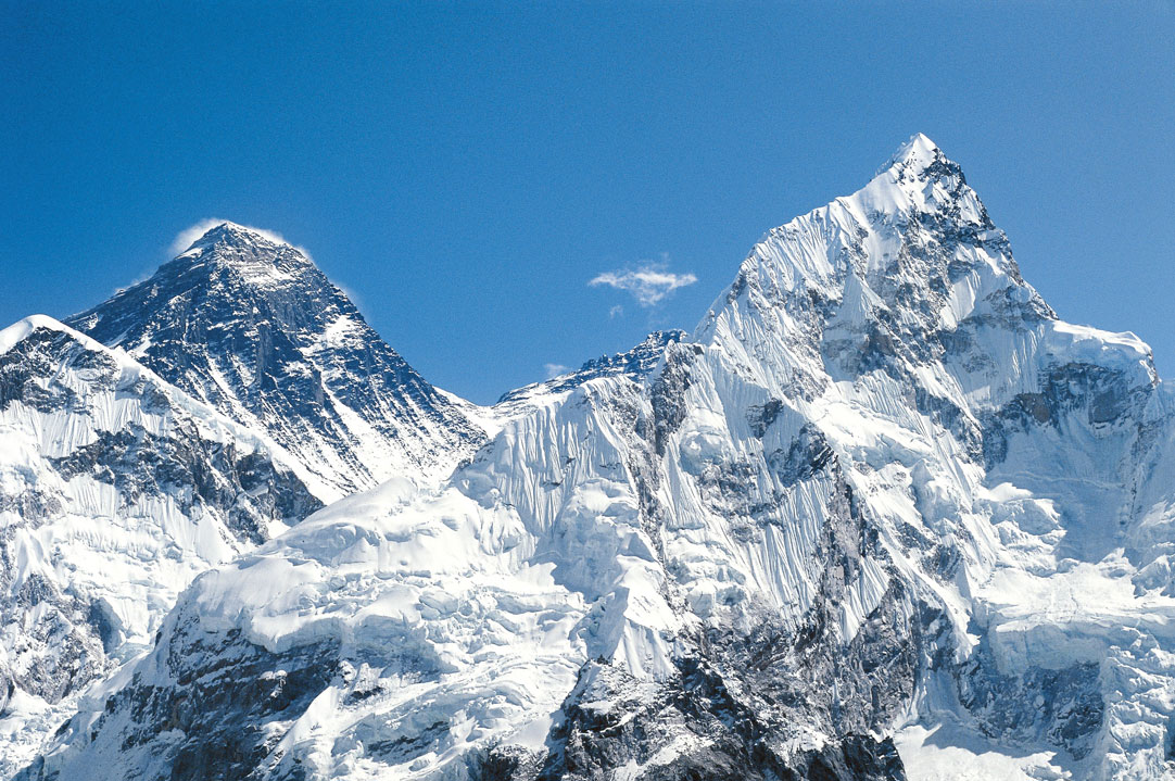 Эверест. Фото с сайта https://blog.sciencemuseum.org.uk/60-years-of-conquering-mount-everest/. Взято с Яндекс.Картинки