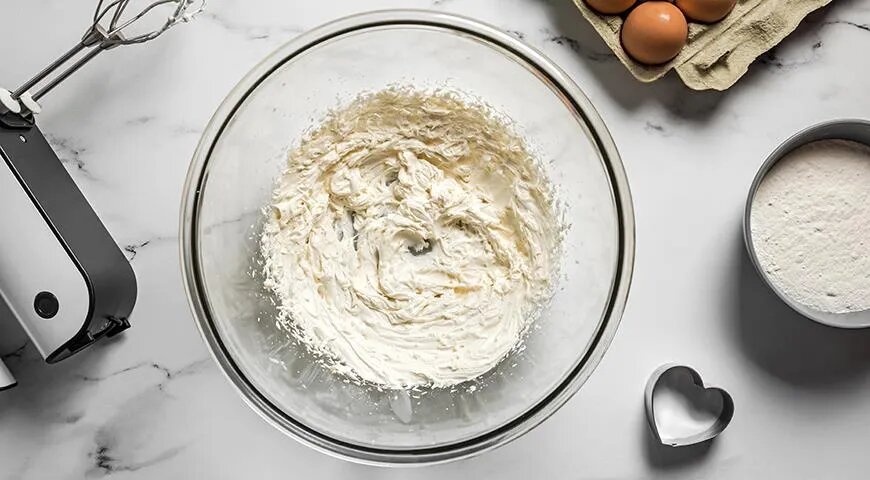   Продукты для приготовления меренгового рулета