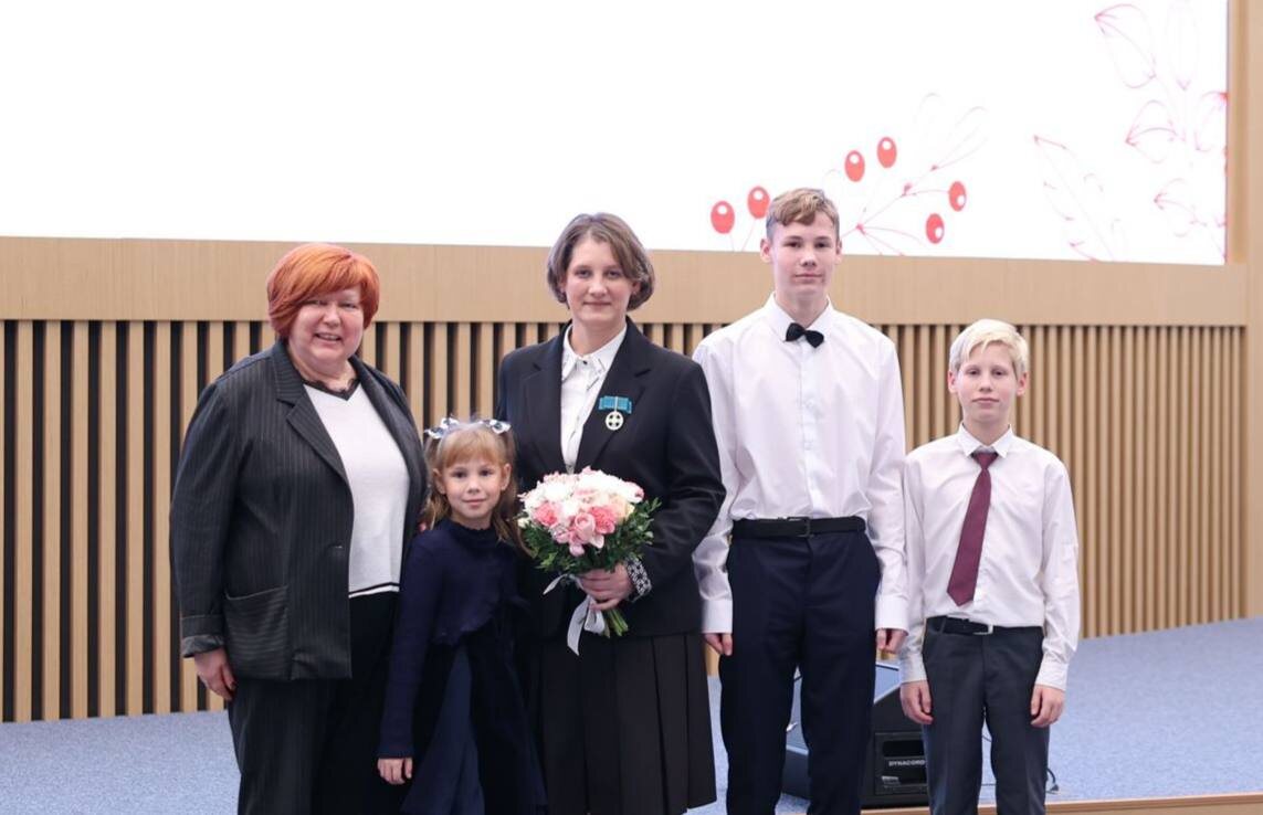 Татьяна Корнишева с детьми и сестрой