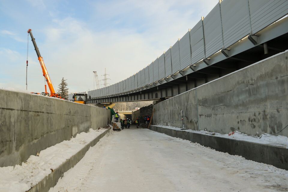    Строящаяся развязка на Змеиногорском тракте. 29 ноября 2024 года. Источник: Виталий Барабаш