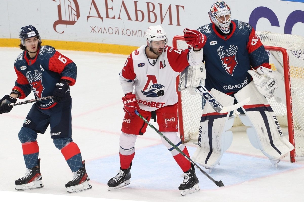    У Богдана Конюшкова и двукратного чемпиона мира Александра Радулова, участника восьми Матчей звёзд КХЛ, – 16‑летняя разница в возрасте