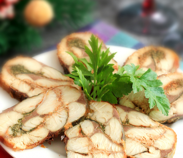 Мировая закуска: бесподобный рулет из скумбрии для праздничного стола