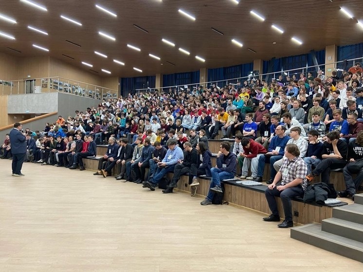     В математических боях приняли участие семьдесят команд из четырнадцати российских регионов. Фото: пресс-служба Новгородского государственного университета