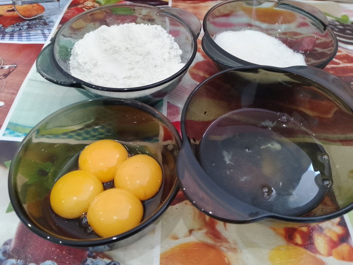 Ингредиенты для светлого бисквита