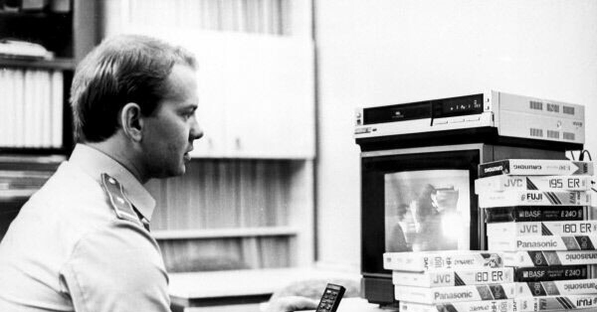 Таможенник за работой...