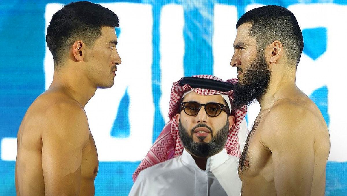 Дмитрий Бивол и Артур Бетербиев на битве взглядов перед первым боем