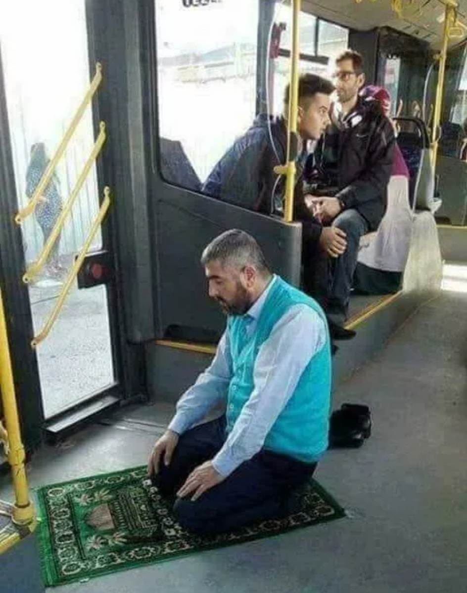 Наверное, кошелёк дома забыл, а проезд оплачивать надо? (Яндекс) 