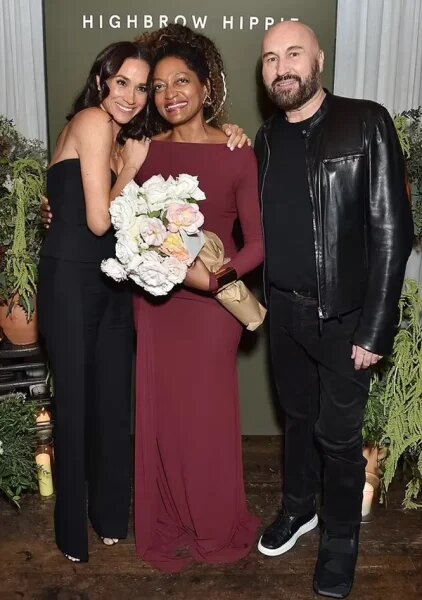    Меган Маркл в компании друзей. Фото: ТВЦ