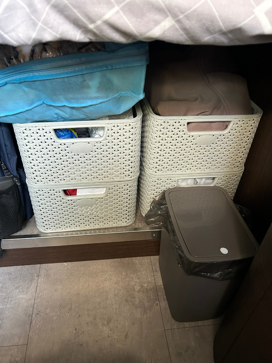 Контейнеры под кроватью