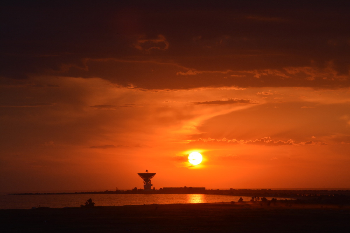 Вечер. Вид с крыши пансионата "Пират" Фото Сергея Малышева.