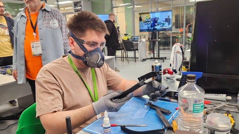    Ставропольские студенты-инженеры представили жюри полностью рабочий прототип массажёра Фото: соцсети Дениса Полюбина