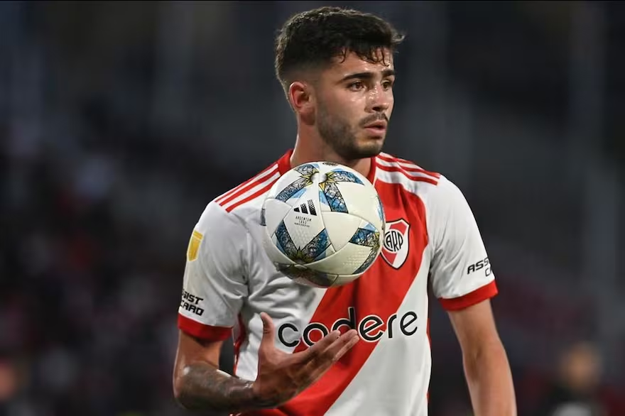 Полузащитник аргентинского клуба "Ривер Плейт" Сантьяго Симона. Фото из интернета.