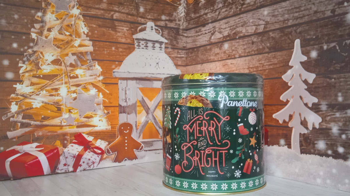 Фото автора                                                                                                        Итальянский Рождественский кулич, панеттоне, отличается от наших куличей, воздушностью, лёгкостью и богатым ароматом.