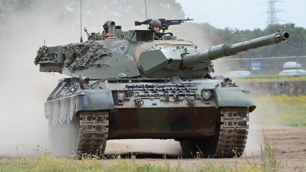    CC BY-SA 2.0 / Alan Wilson / Leopard