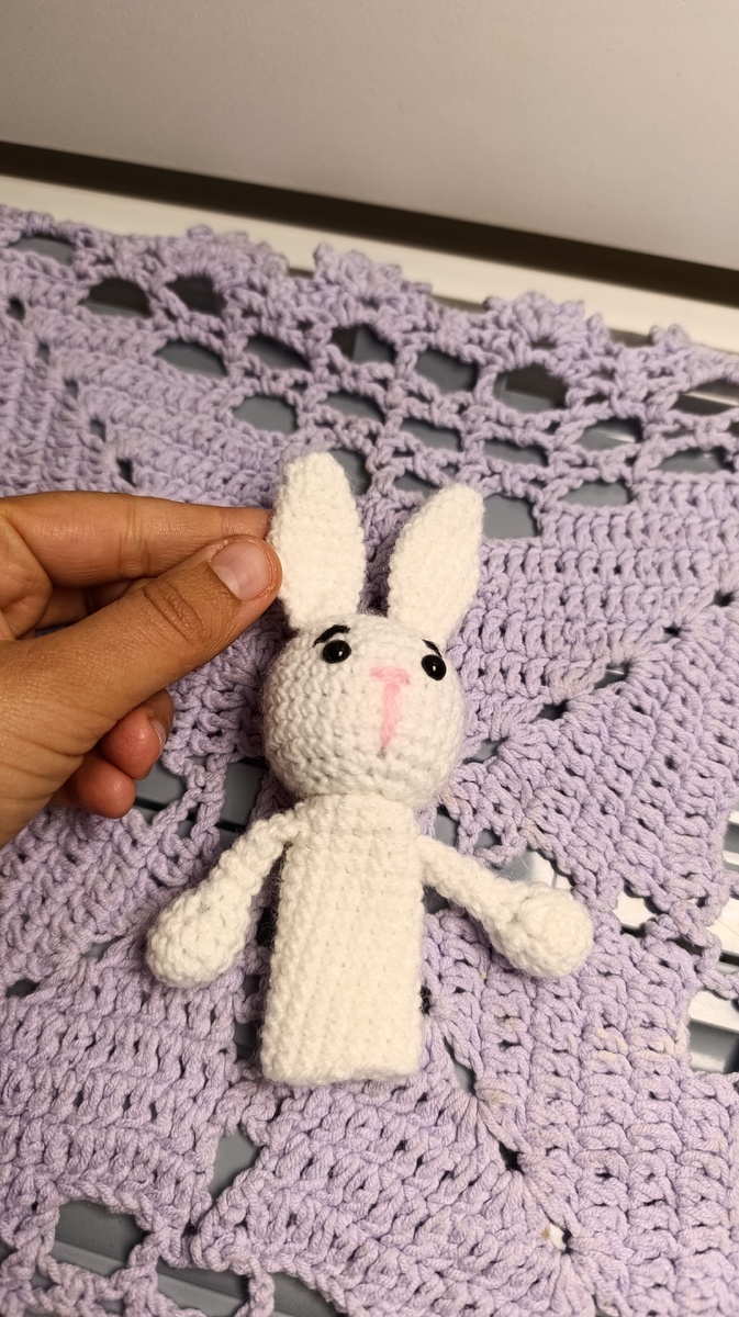 Зайка на пальчик 