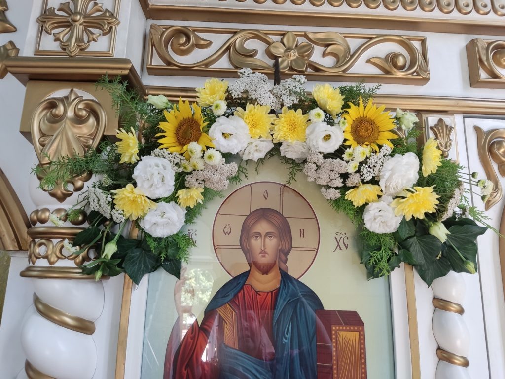    Цветы — основа композиций. Лариса Криволуцкая