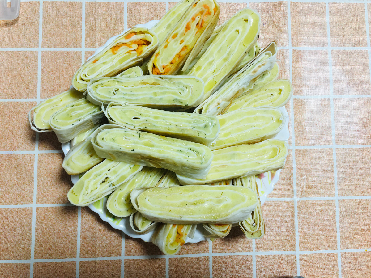 Вчера готовила рулетики из лаваша с картошкой. Ну очень вкусно. 