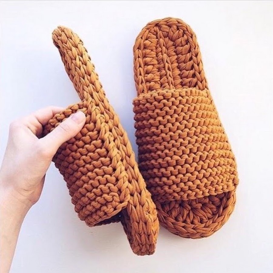    Домашние тапки от Леси Загайновой   
Источник: Скриншот из видео