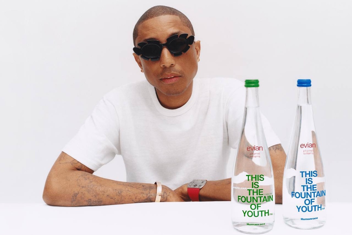 Evian и Фарелл Уильямс выпустили лимитированную серию бутылок воды «Источник молодости»